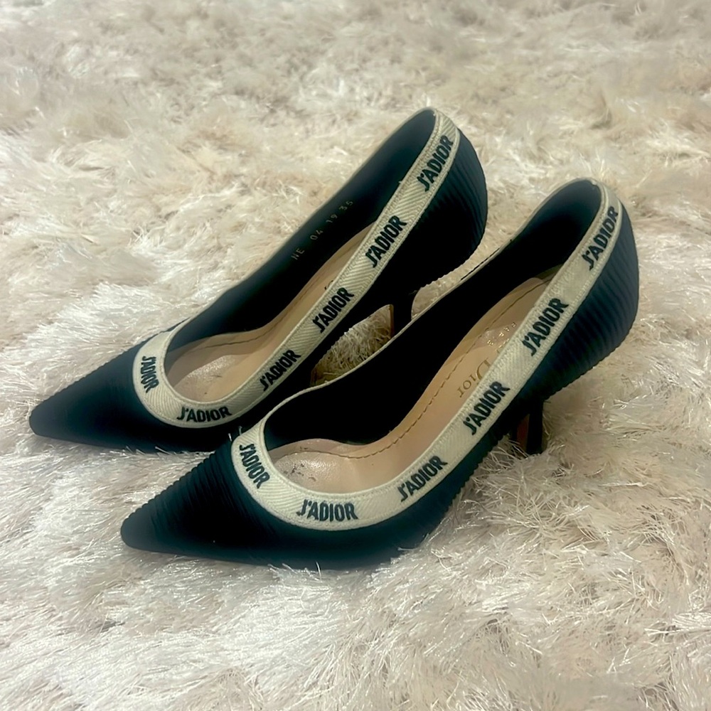 Christian Dior Black Pump
J’ADIOR Pump
Black and White